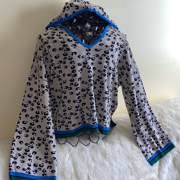 Heros & Dreamers Animal Printed Long Bell-Sleeve Hoodie XL - Picture 6 of 11